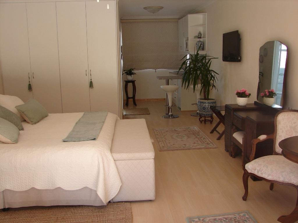 Bed and Breakfast Majorca House Сомерсет-Уэст Номер фото
