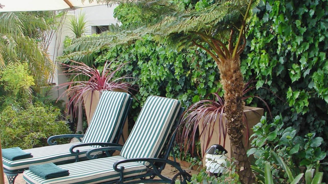 Bed and Breakfast Majorca House Сомерсет-Уэст Экстерьер фото