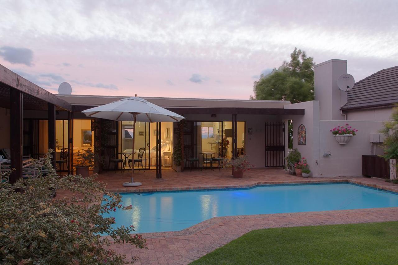 Bed and Breakfast Majorca House Сомерсет-Уэст Экстерьер фото