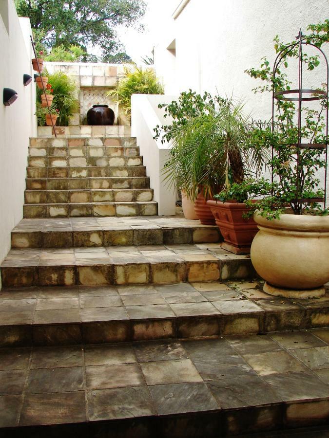 Bed and Breakfast Majorca House Сомерсет-Уэст Экстерьер фото